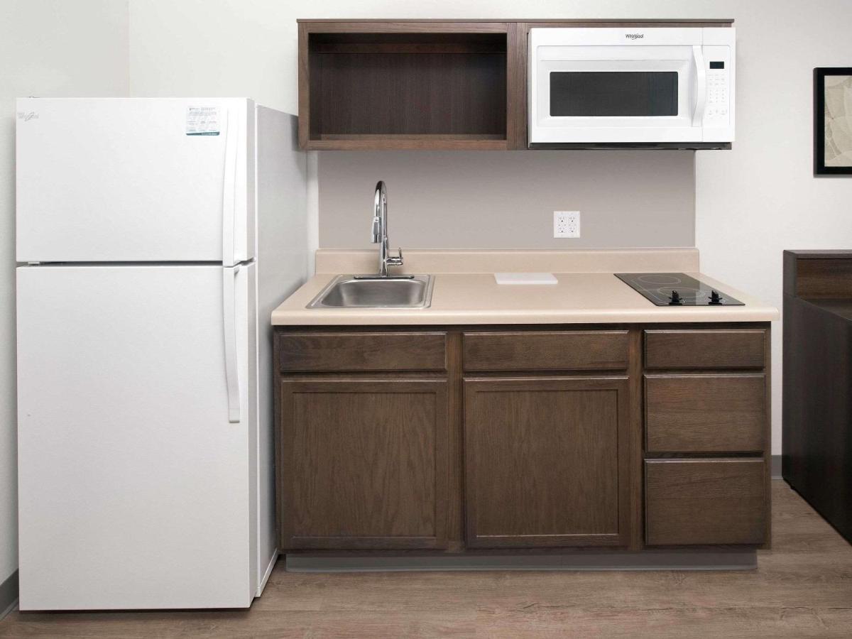 Woodspring Suites Toledo Момі Екстер'єр фото