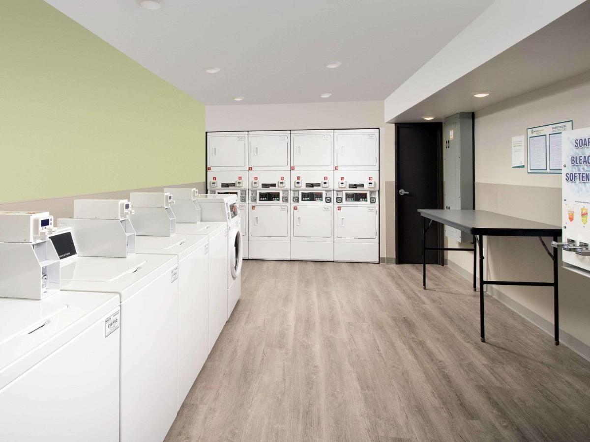 Woodspring Suites Toledo Момі Екстер'єр фото